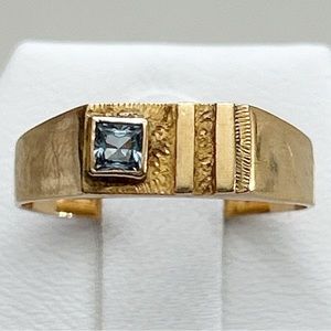 Vintage 18 Karat Yellow Gold Tanzanite Ring